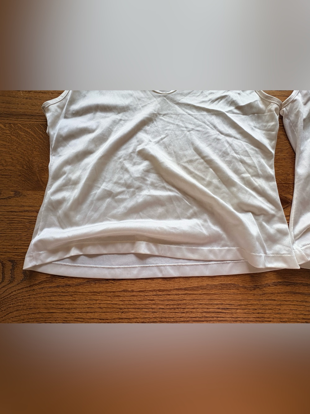 Legg Cream v-neck Medium Tank Tops with built in shoulder pads - set of 2 - Picture 8 of 11